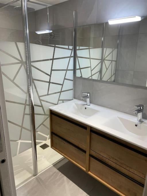 Appartement Atypique Et Fraichement Renove Saint-Vallier  Kültér fotó